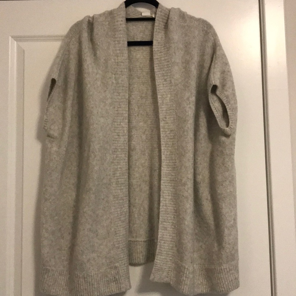 Short sleeve sweater